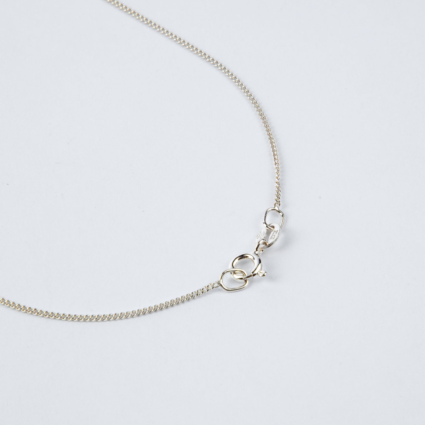 OVAL FRAME BLUE DAISIES NECKLACE
