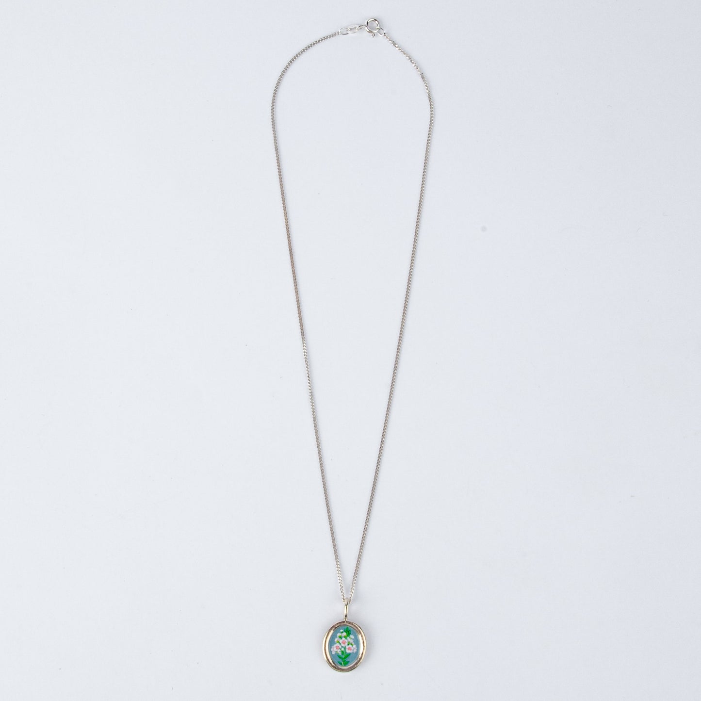 OVAL FRAME BLUE DAISIES NECKLACE