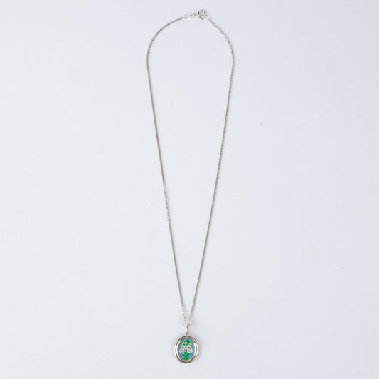 OVAL FRAME BLUE DAISIES NECKLACE