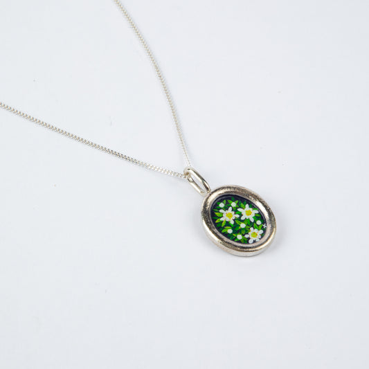 OVAL FRAME BLACK DAISIES NECKLACE