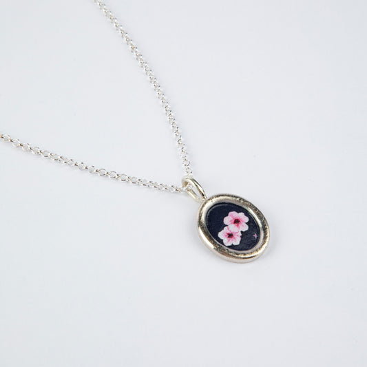 OVAL FRAME TWO PINK FLOWERS NECKLACE