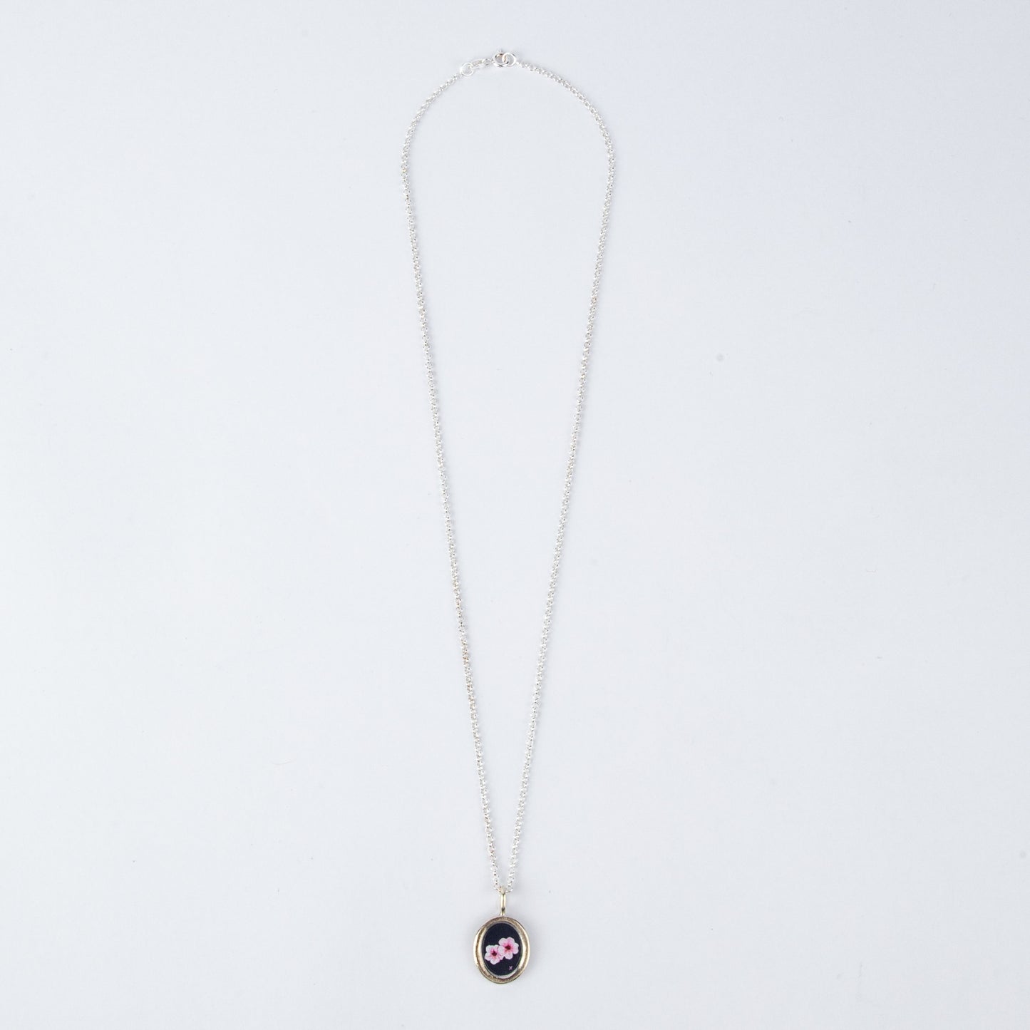 OVAL FRAME TWO PINK FLOWERS NECKLACE