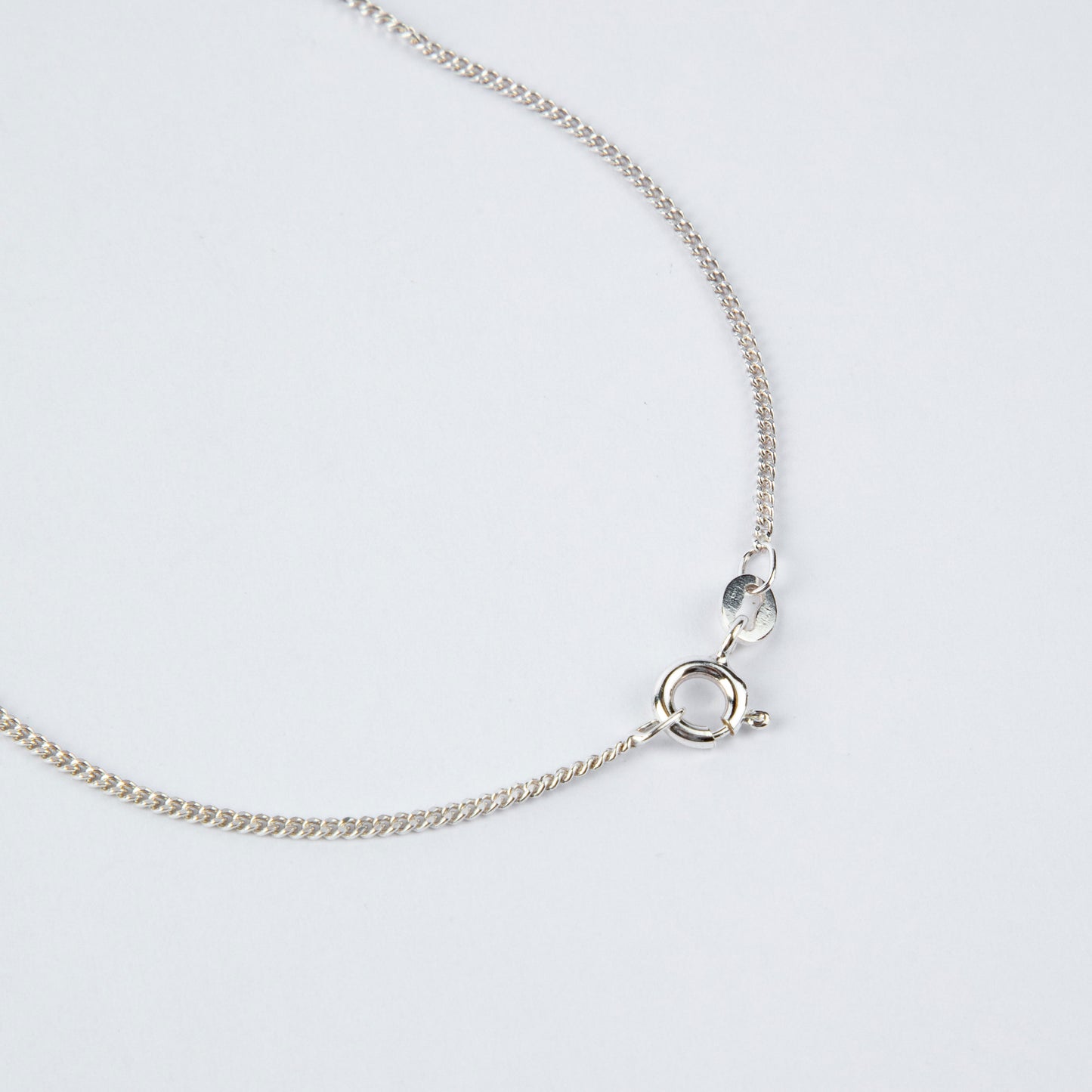 ORNATE FRAME DAISY NECKLACE